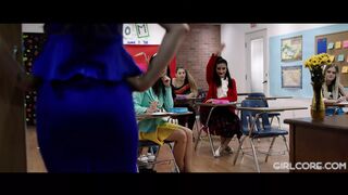 Angela White és Georgia Jones megbüntetik a lotyó fiatal diákokat