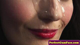 Szívdöglesztő csipkés szépség termetes adag arcon