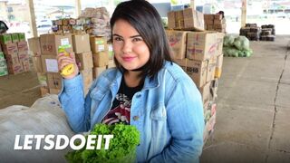 Dagadt kolumbiai milf pinája mélyen megkúrva xiomarától