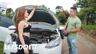 Forró kolumbiai milf Leela Moon meghágja a szerelőjét