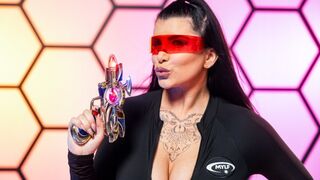 Romi Rain megkeféli az idegen fajtát az emberiség védelméért!