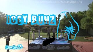 Forró fantasy harc nagyméretű tőgyes fiatal bombázókkal