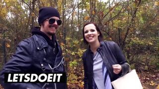 Méretes keblű néger hajú német nőci felvétel a gigantikus kombiban vad baszásra