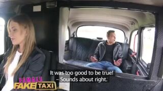 Zsenge pali gyorsan megreszeli Angel Piaff szaftos csupasz puncáját a hamis taxiban