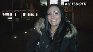 Mira grey német csoki kurva döngeti az idegent pénzért a buszon