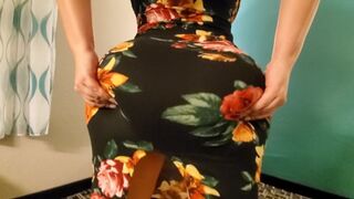 Crystal Lust nagy popsikás milf-et megdúgják egy szextől füstölgő hotelszobában