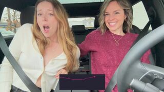 Nadia Foxx és Serenity Cox autós lesbi kufircolás a lusta faszokkal