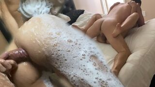 Hajnali zuhany forró dugásba torkollik beleélvezéssel