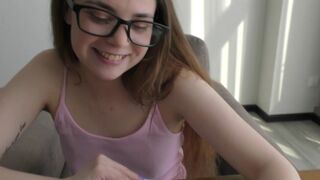 Csintalan zsenge könyvmoly tanul anatómiát egy igazi méretes faszon! 18 éves