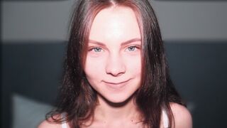 Fullos a nevelő testvérem új fehérneműje - vad lovaglás és arcra élvezés