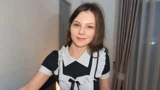 Csábos szobalányt keményen megbasszák takarítás után és összelövik az arcát