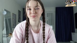 Nevelő tesóm kamázza a könyveket és az kuffer szexet - valeria sladkih