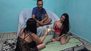 A asszonyom látni akarta, ahogy a kurvája először kapja hátsó lyukba
